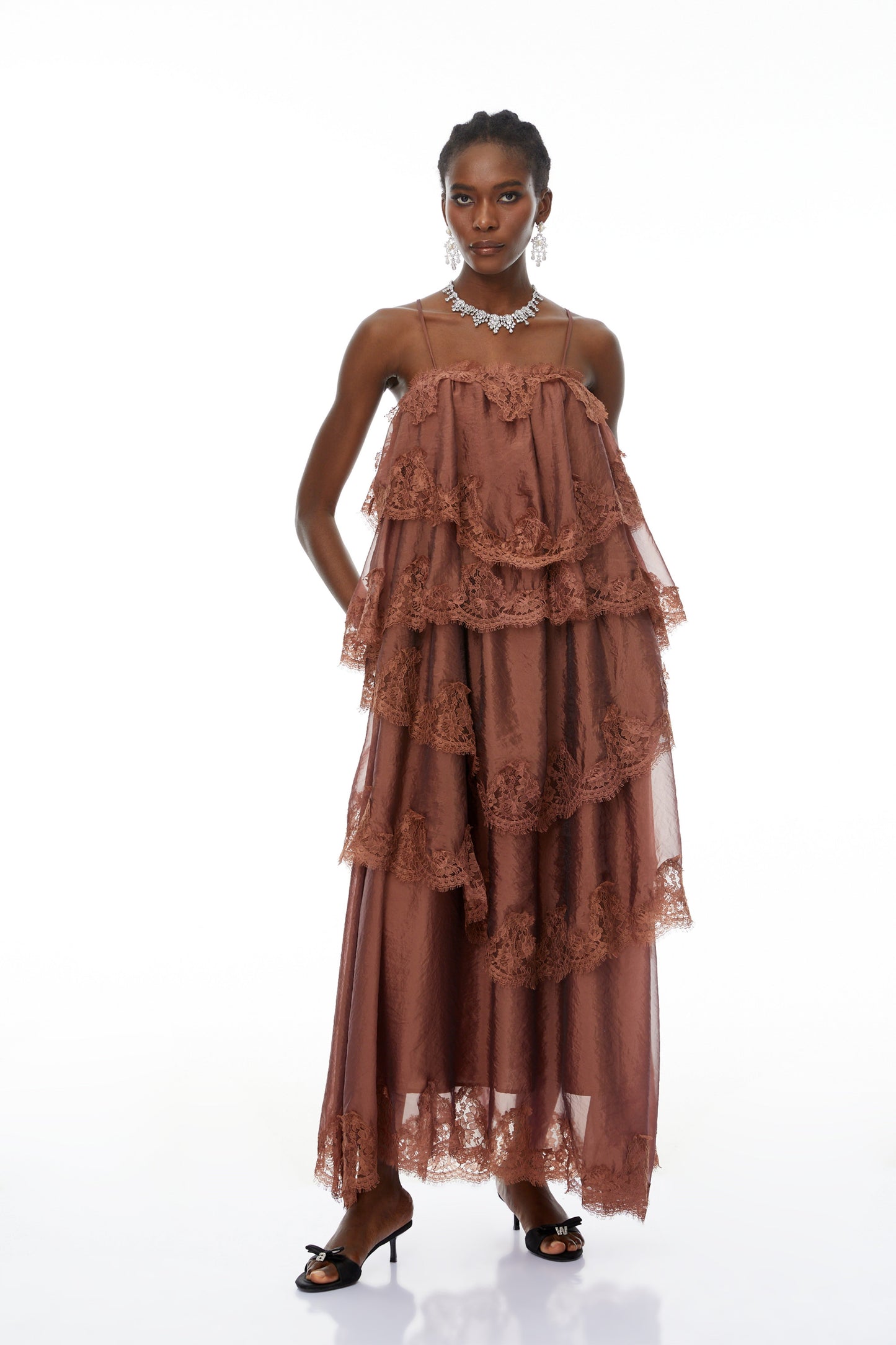 Sloane Kahverengi Fırfırlı Dantel Detaylı Maxi Elbise