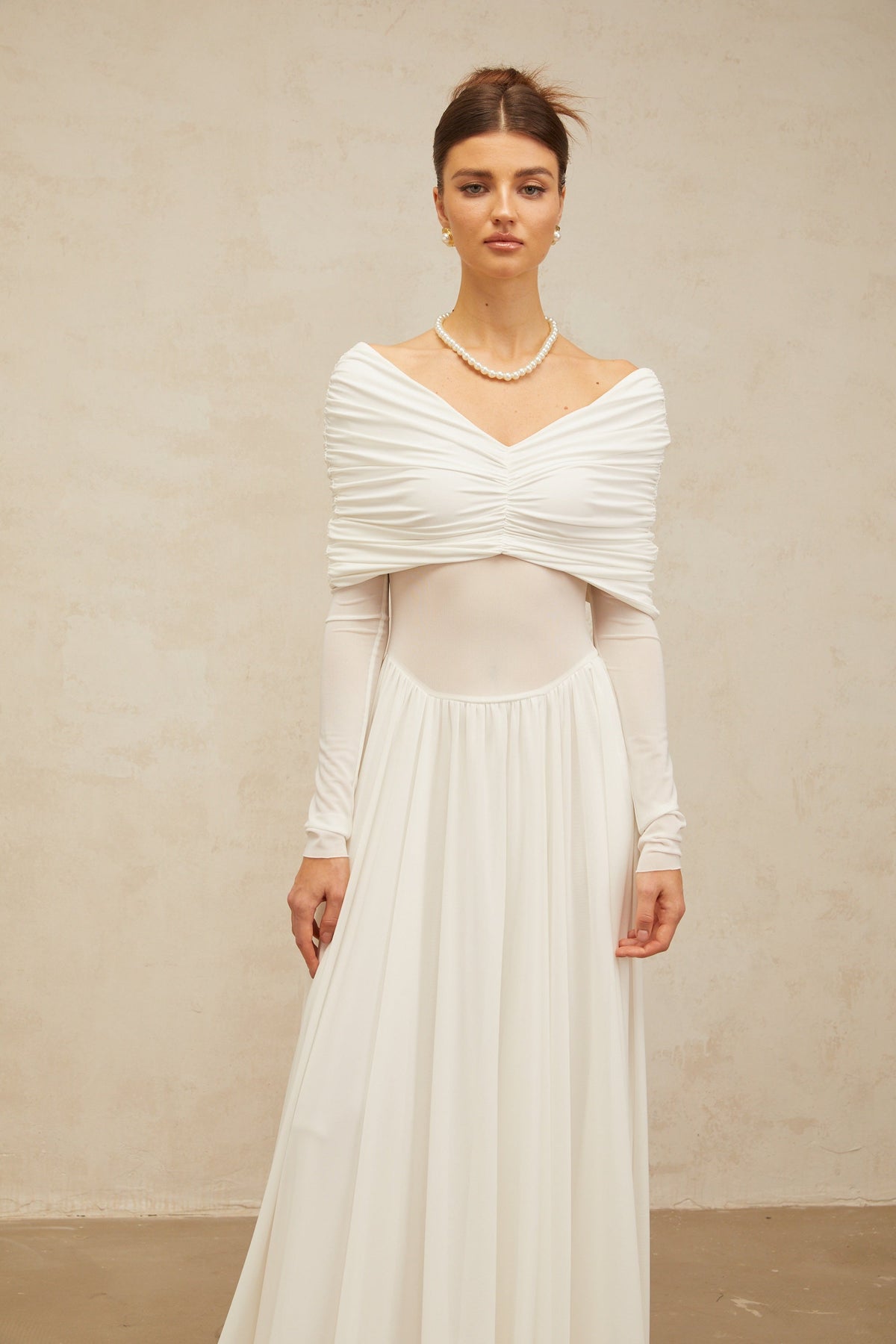 Vérane Beyaz Drape Detaylı Dantelli Maxi Elbise