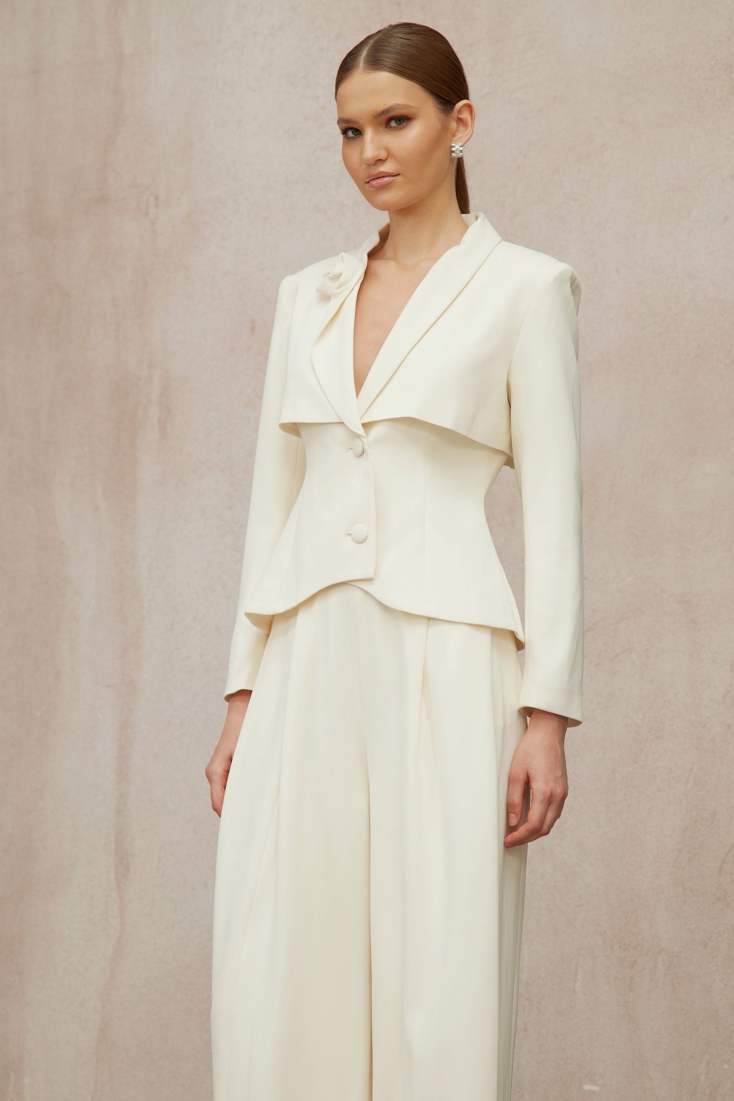 Teresa Nötr 3D Petal Blazer ve Pantolon Takım