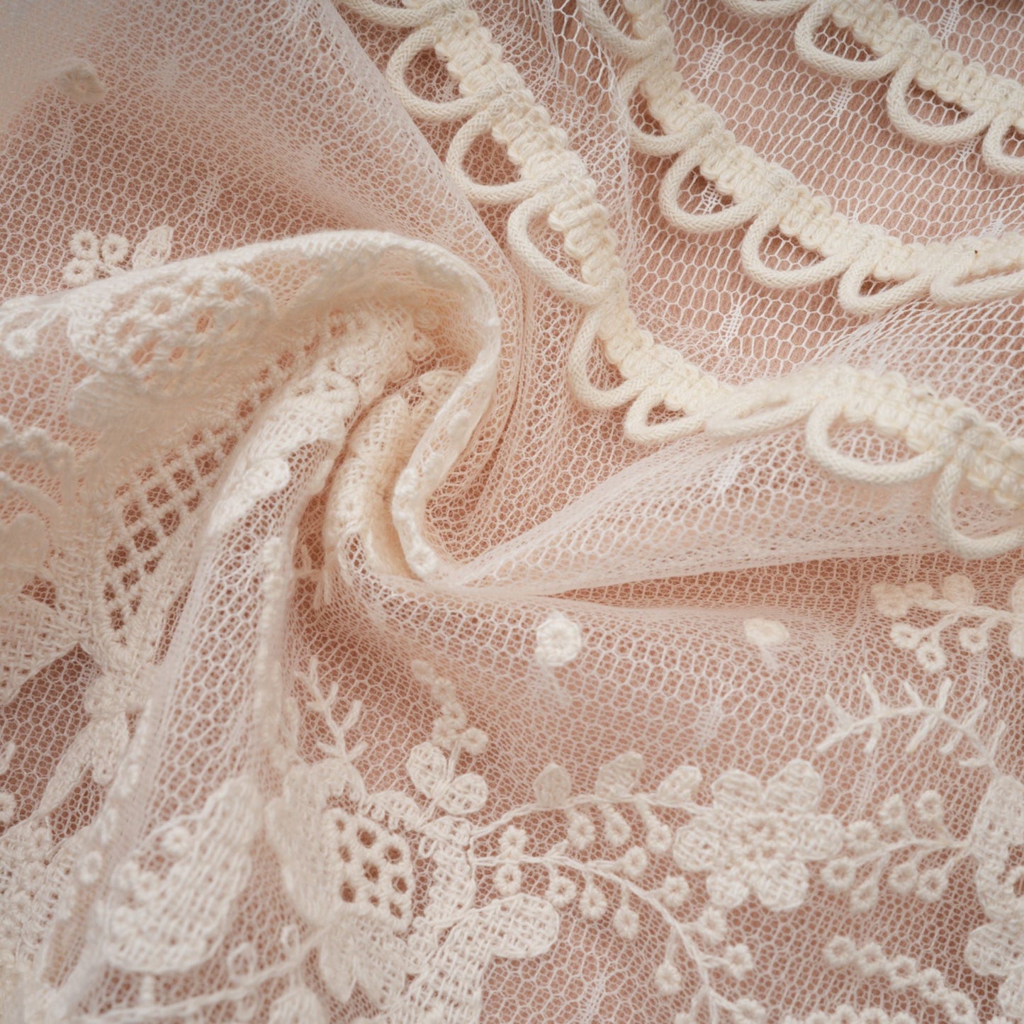 Neutrals Fleur çiçek işlemeli dantel midi elbise