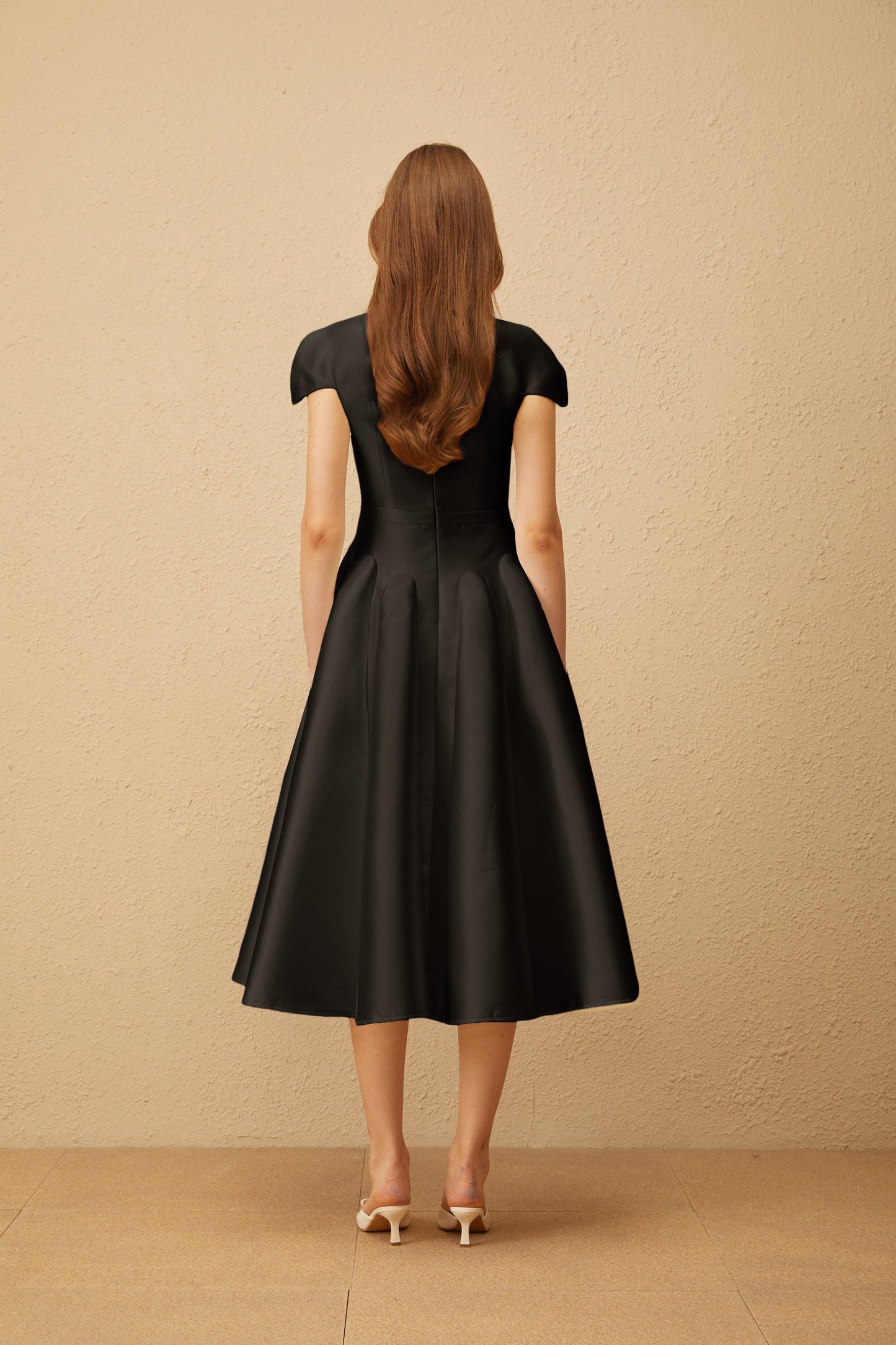 Aventin Black Godet Design Midi Dress