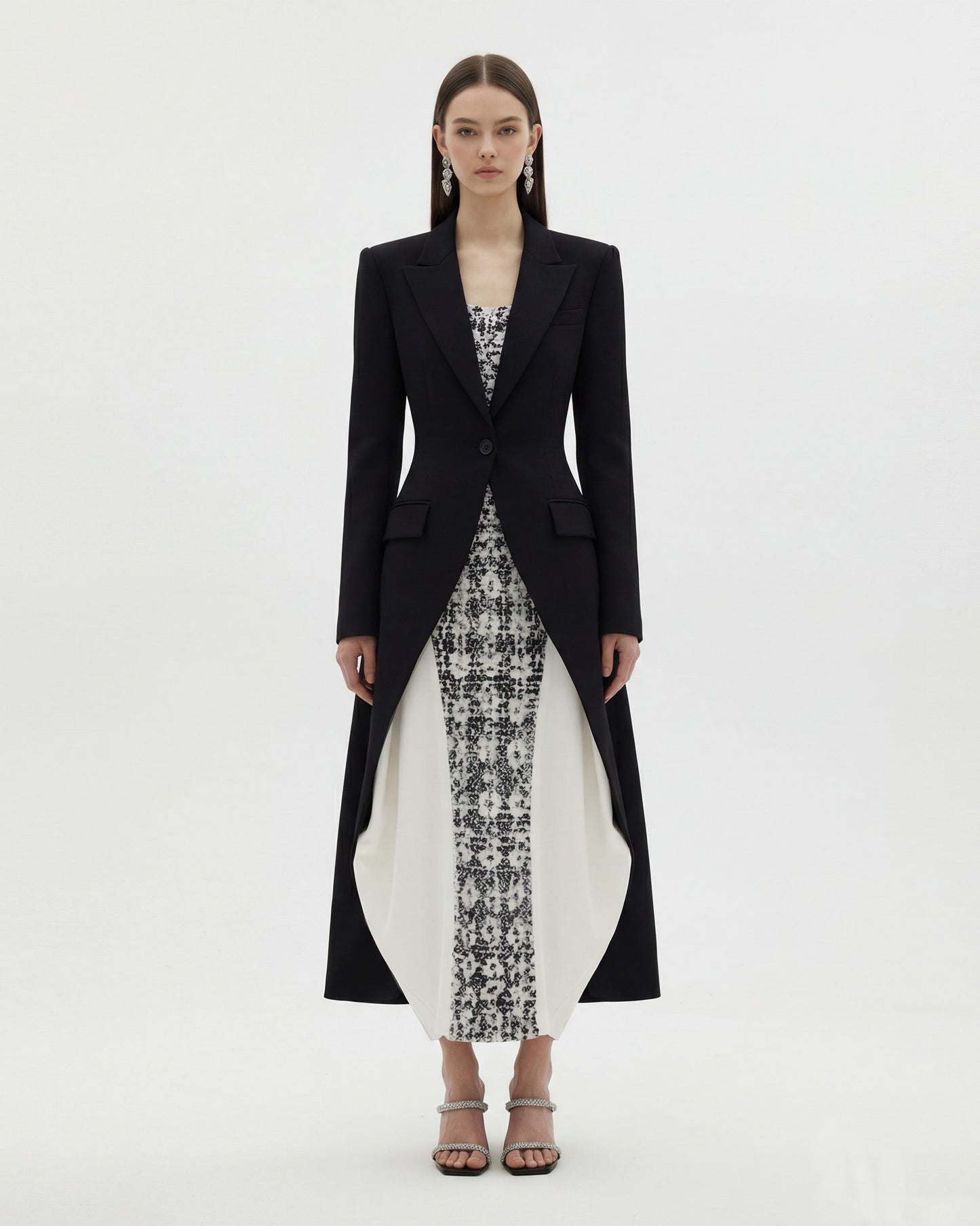 Yapılandırılmış Sivri Yaka Devrik Kesikli Detay Maxi Blazer Ceket - Siyah