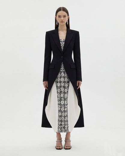 Yapılandırılmış Sivri Yaka Devrik Kesikli Detay Maxi Blazer Ceket - Siyah
