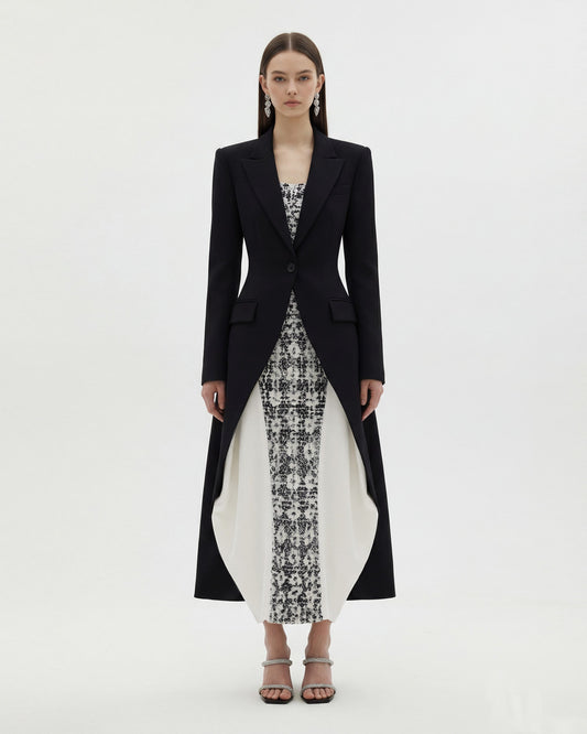 Yapılandırılmış Sivri Yaka Devrik Kesikli Detay Maxi Blazer Ceket - Siyah
