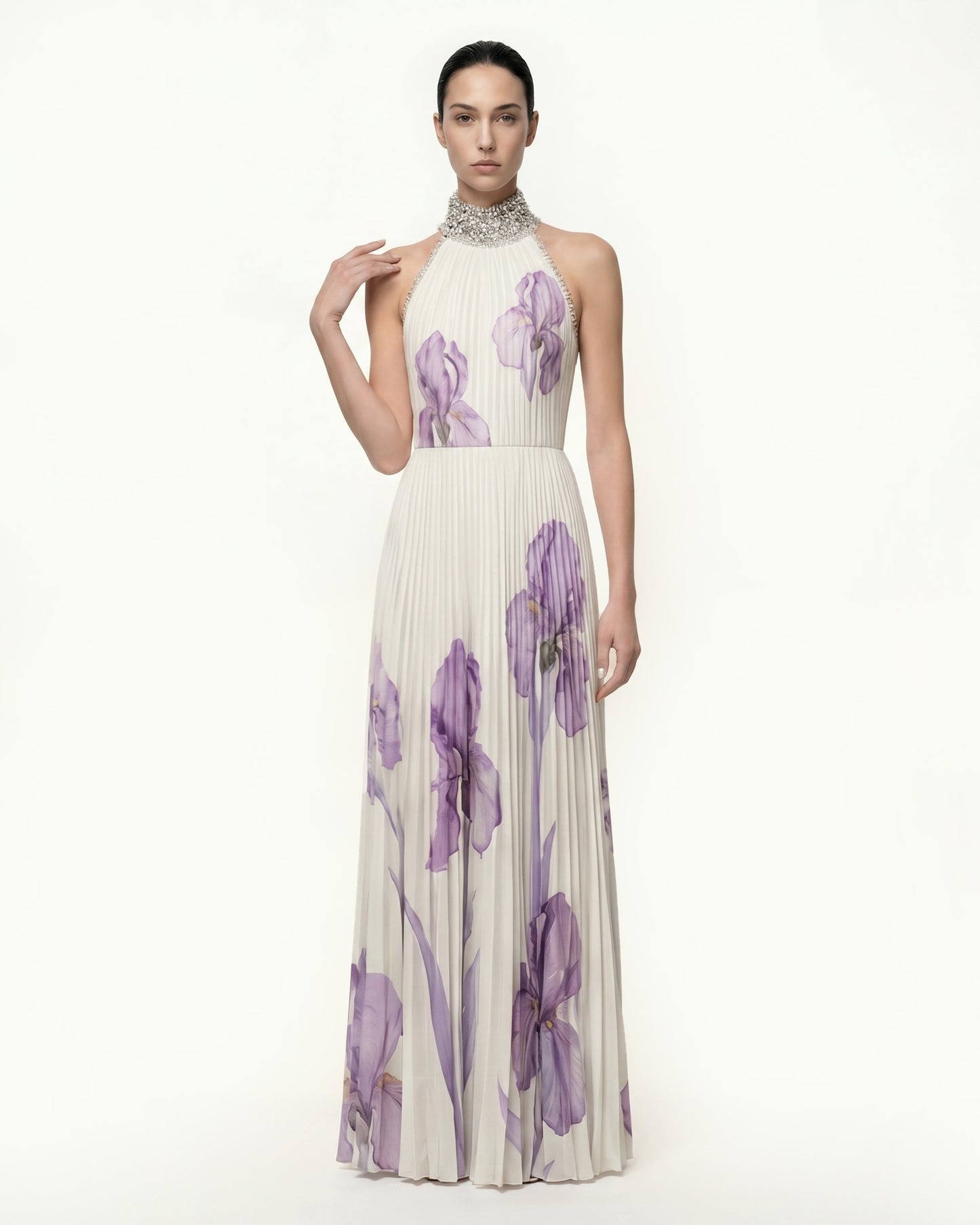 Taşlı Yaka Halter Yaka Pilili Iris Desenli Maxi Elbise - White/Purple
