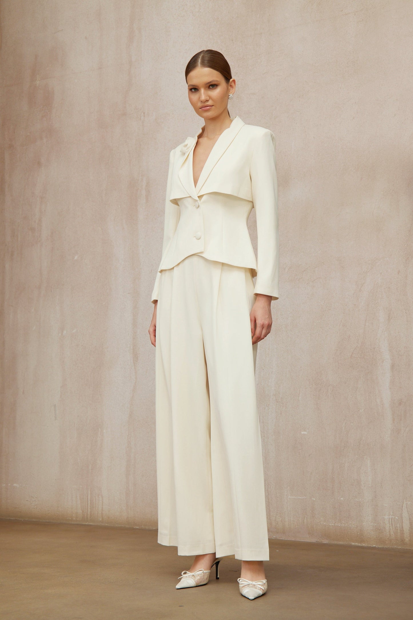 Teresa Nötr 3D Petal Blazer ve Pantolon Takım