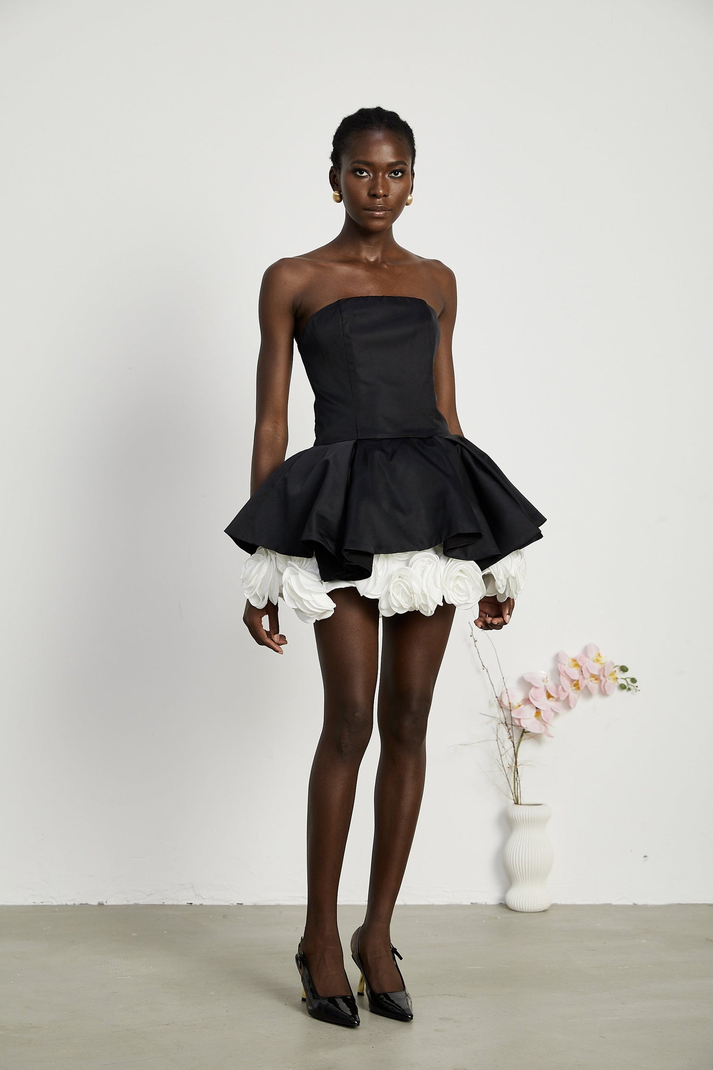 Lucie siyah petal katmanlı straplez korse mini elbise