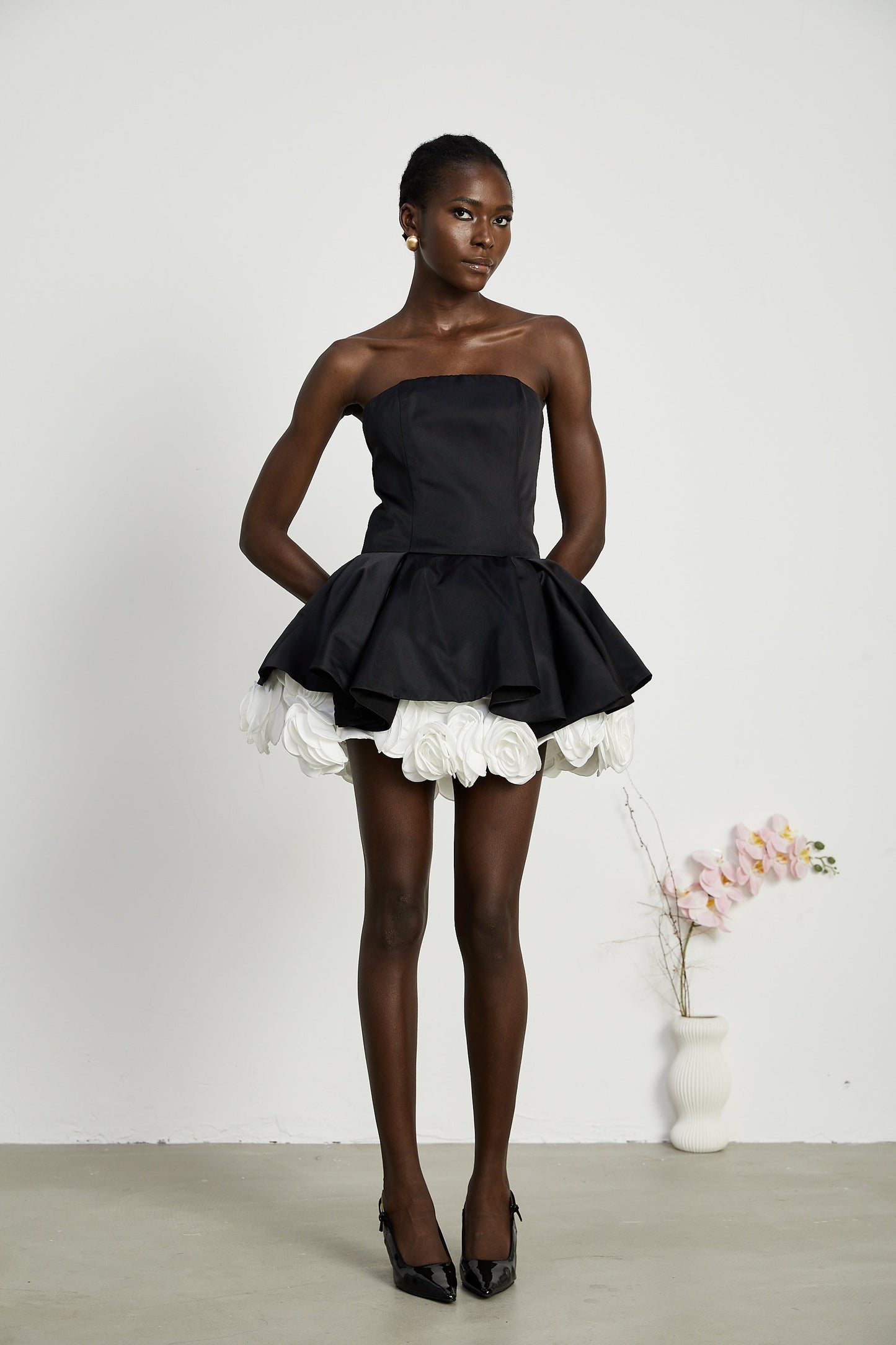 Lucie siyah petal katmanlı straplez korse mini elbise