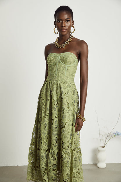 Inès Yeşil dantel çiçek işlemeli kesik midi elbise