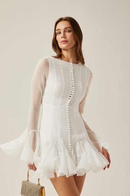 Anaïs'in yarı transparan kloş mini elbisesi