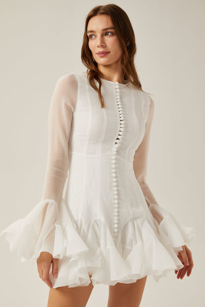 Anaïs'in yarı transparan kloş mini elbisesi