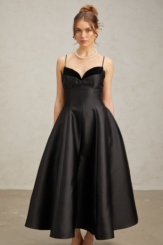 Roxane siyah pileli kloş midi elbise