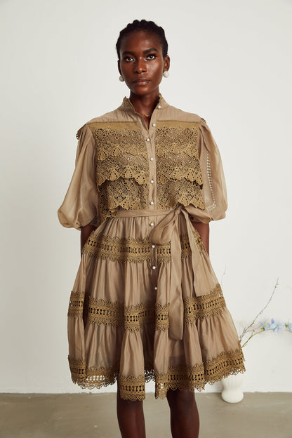 Inès dantel kesik katmanlı mini elbise