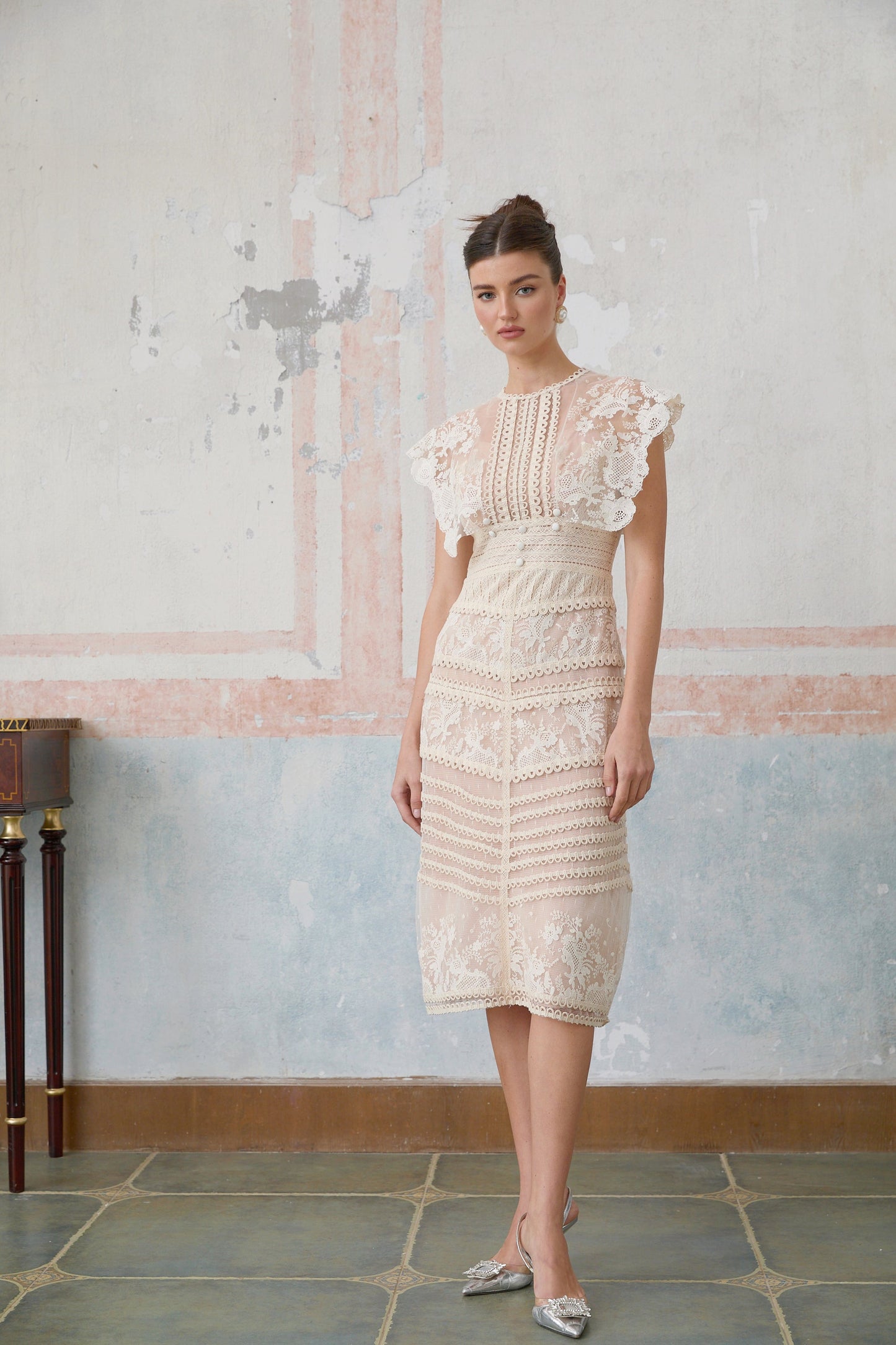 Neutrals Fleur çiçek işlemeli dantel midi elbise