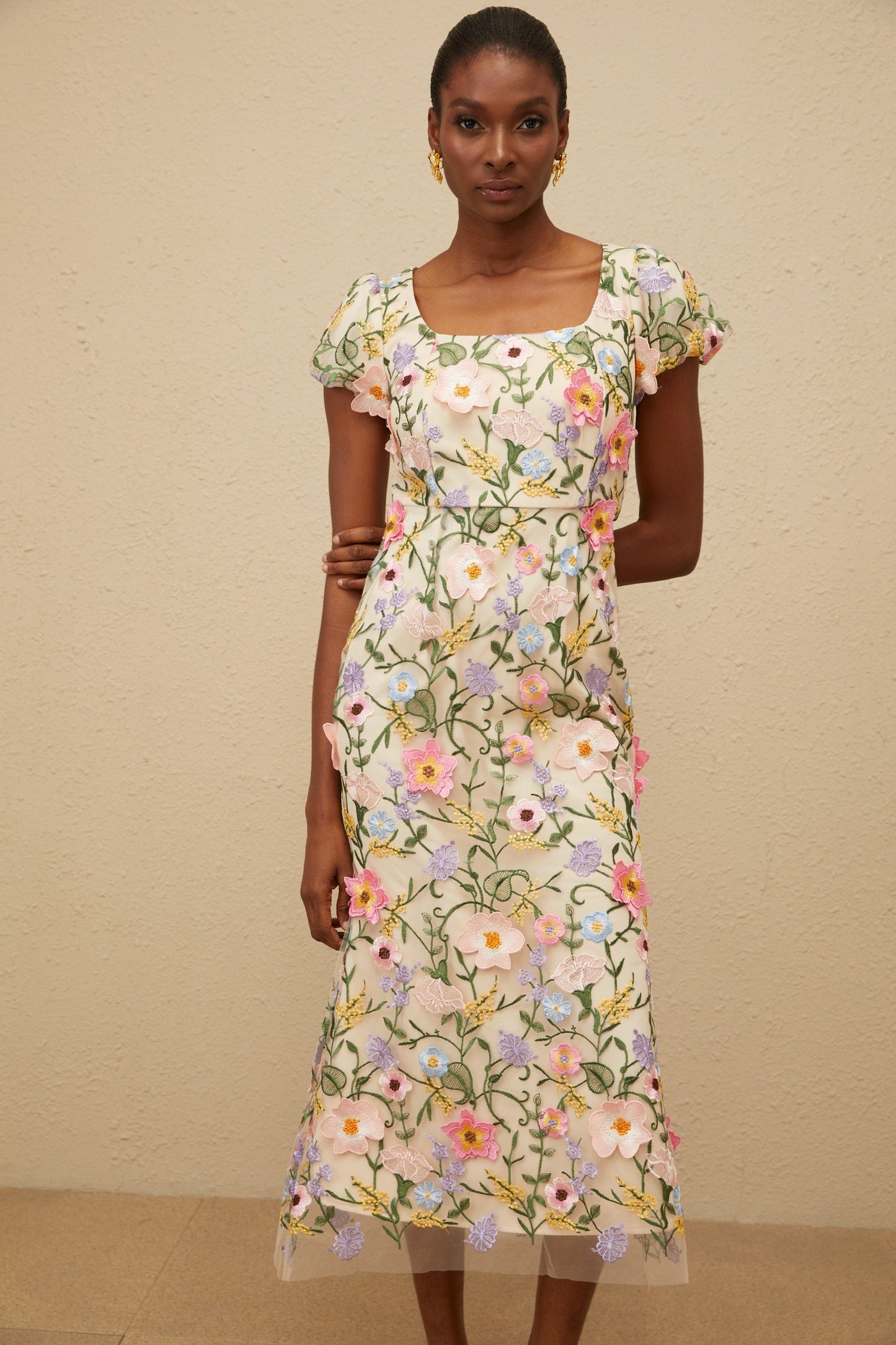 Enjouée Nötr Çiçek İşlemeli Midi Elbise