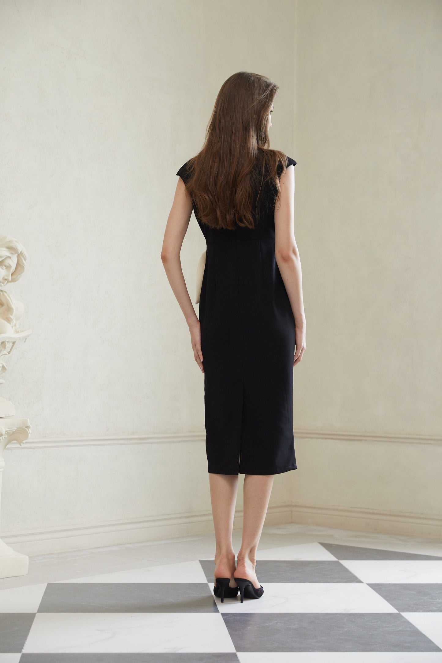 Aurélienne Siyah 3D Petal Kalem Midi Elbise