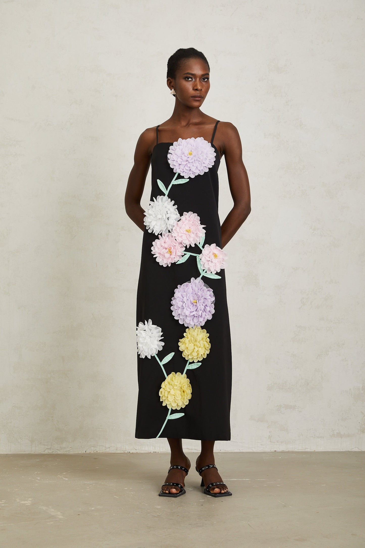Véronique Black 3D Petal Sleeveless Midi Dress