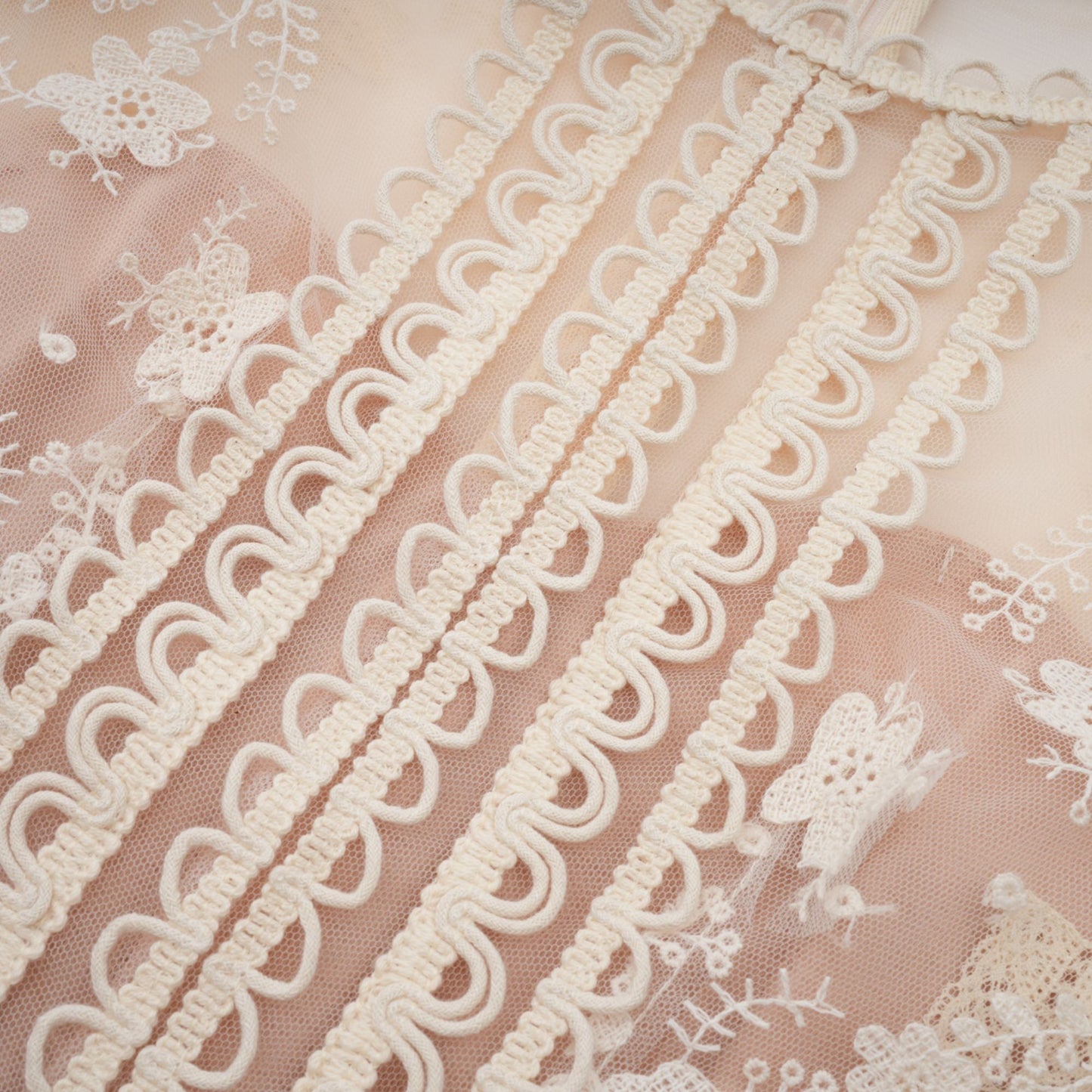 Neutrals Fleur çiçek işlemeli dantel midi elbise