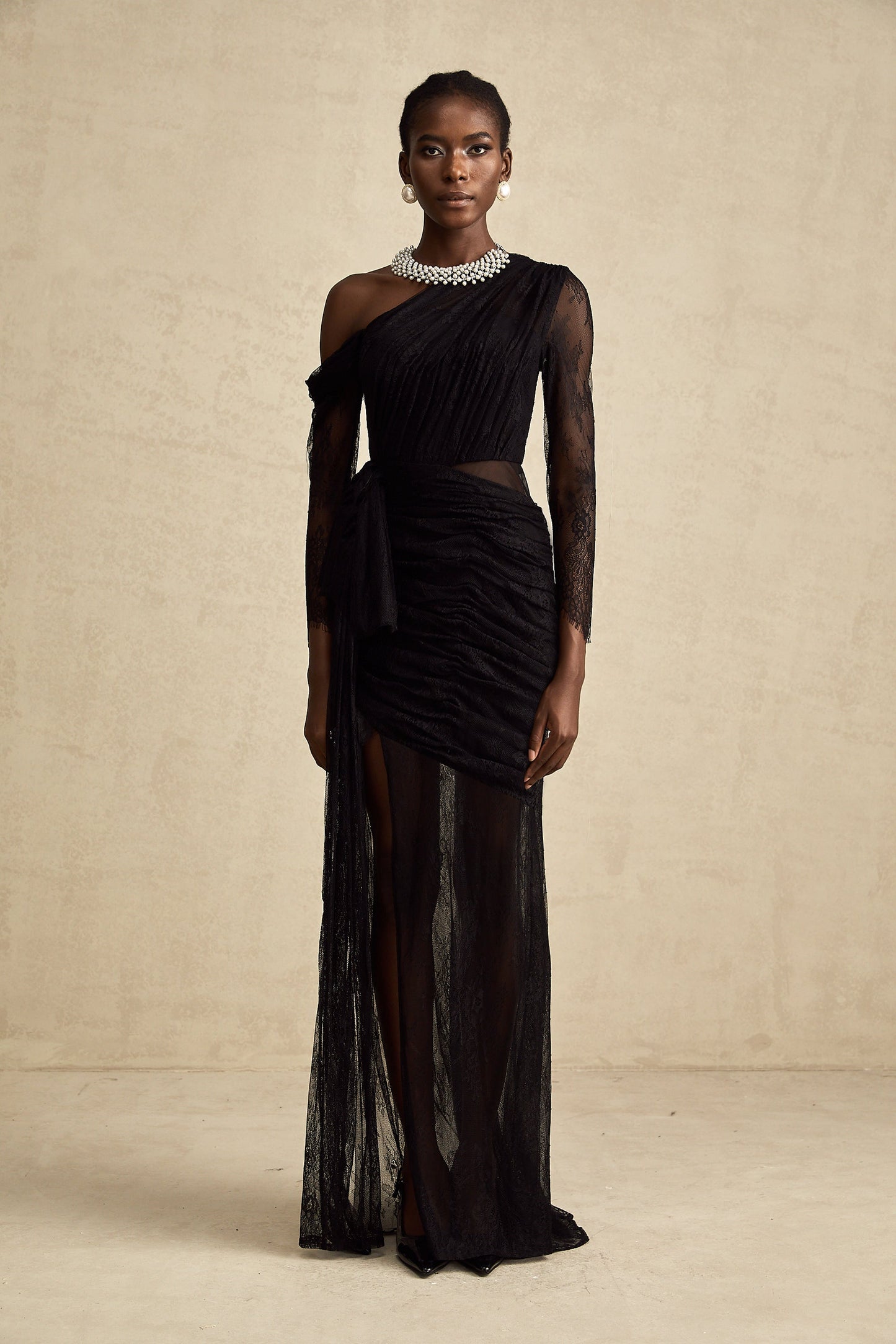 Jeanne siyah tek omuz kesimli maxi elbise