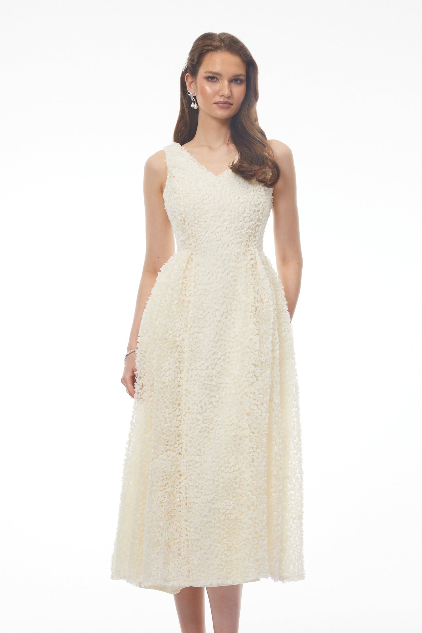 Luciana White Sleeveless Midi Dress with Fitted Bodice