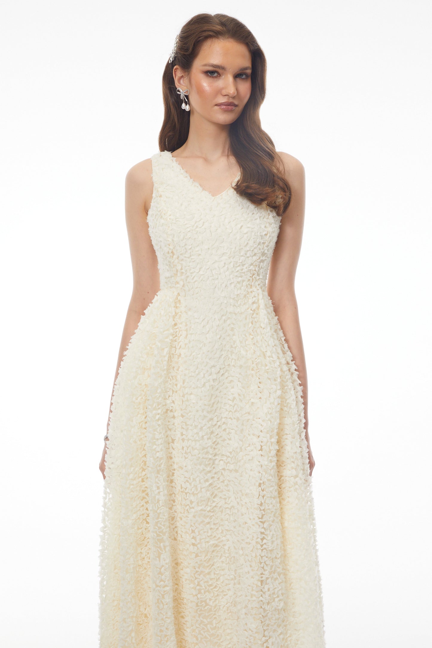 Luciana White Sleeveless Midi Dress with Fitted Bodice