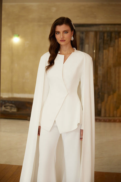 Vigdis Beyaz Pelerin Tasarımlı Blazer ve Pantolon