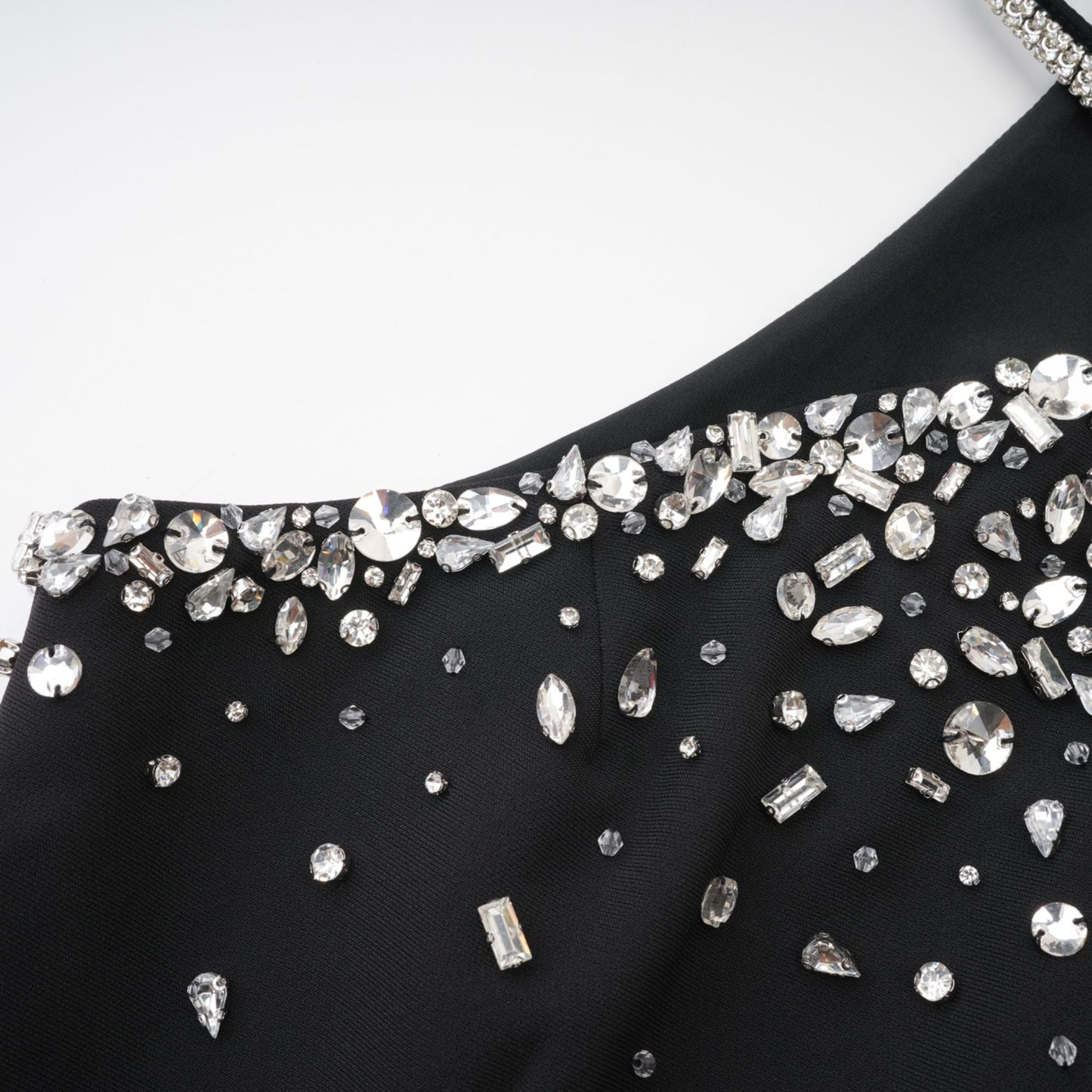 Xanthea siyah işlemeli mini elbise
